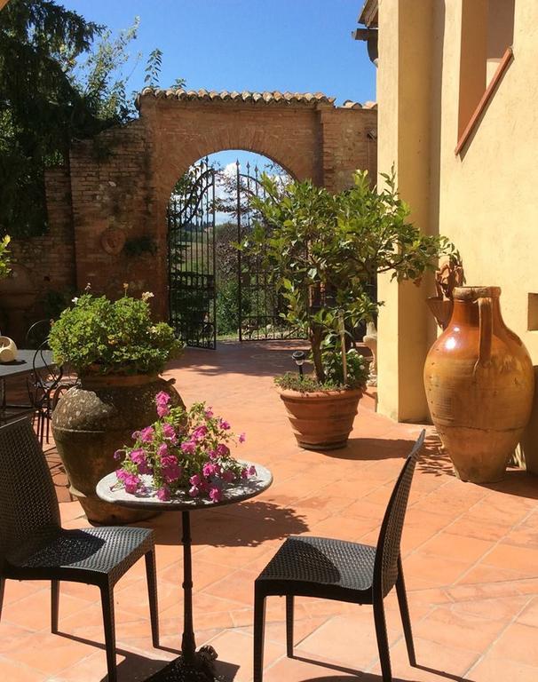 Il Colombaio, Siena -Appartamenti E Camere-Isola d'Arbia エクステリア 写真